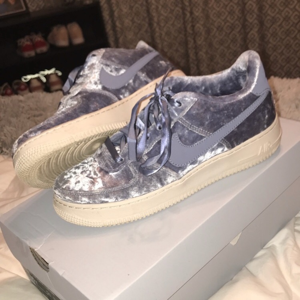 Youth 6 velvet Air Force 1